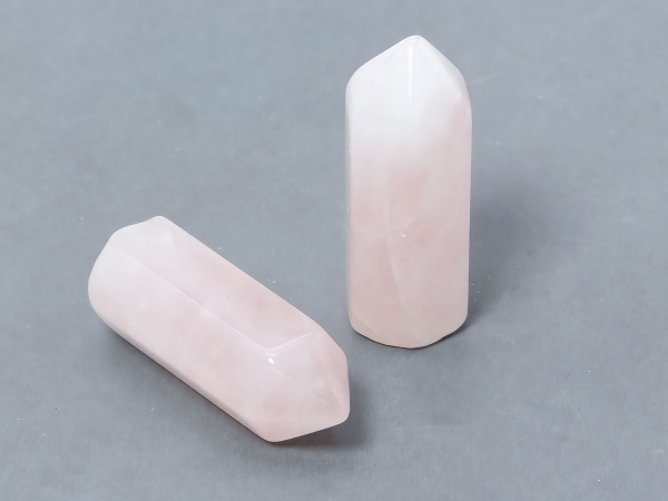 Самородок Розовый кварц кристалл. 23 х 8 мм